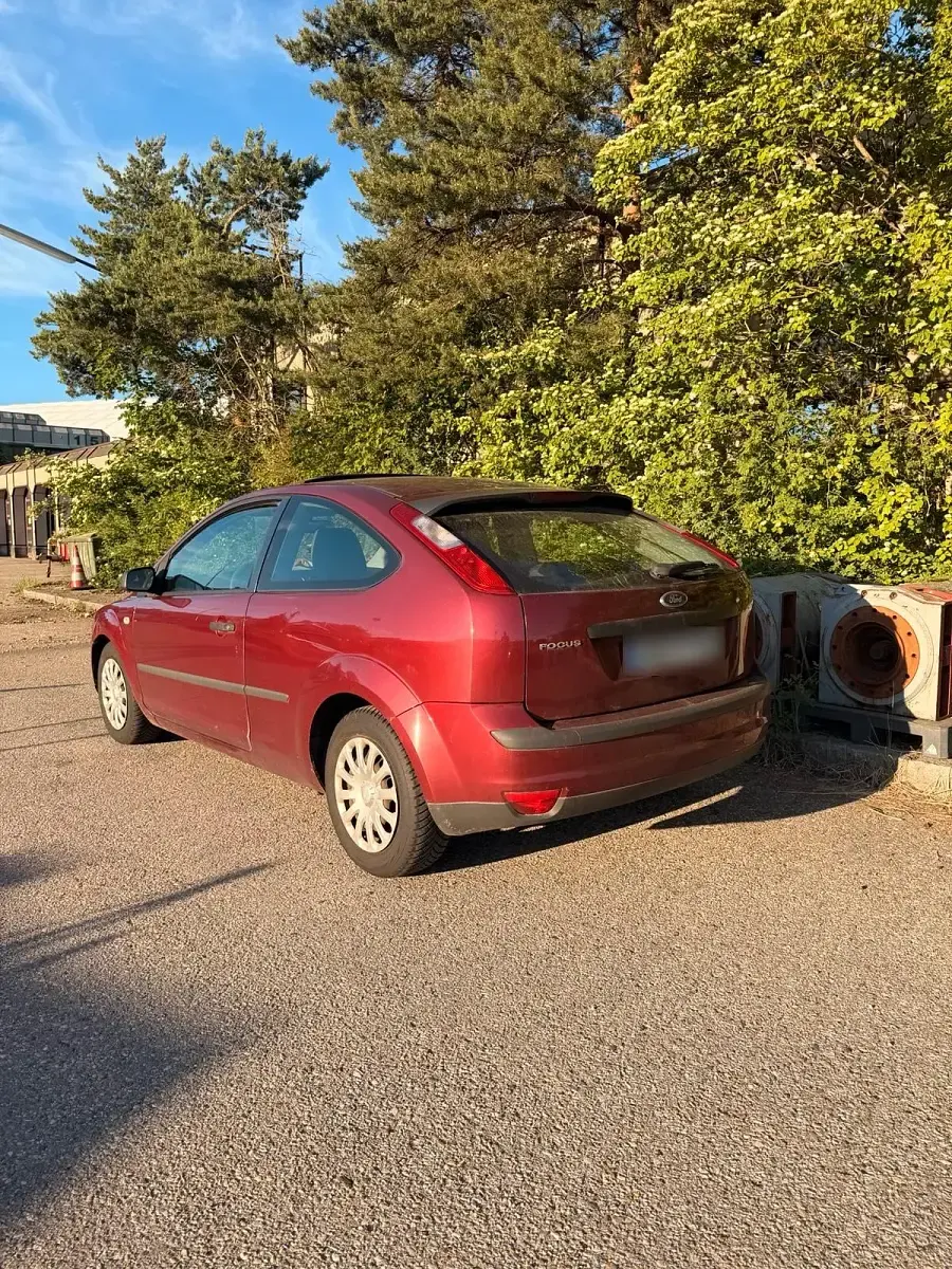 Gebraucht Ford Focus 101 PS (74 kW) 2005 Rot Kleinwagen