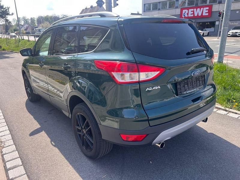 Gebraucht Ford Kuga Trend 150 PS (110 kW) 2016 Grün SUV