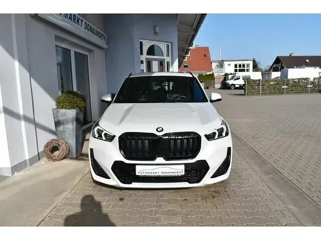 Gebraucht BMW X1 M Sport 197 PS (144 kW) 2022 Weiß metallic SUV