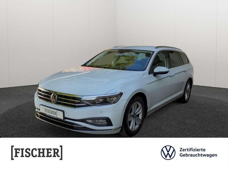 Weiss Gebraucht 2022 VW Passat Elegance Kombi | 30.440 € (Fairer Preis) - Bild 1/4