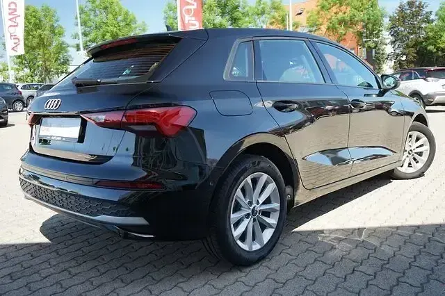 Gebraucht Audi A3 Sport 116 PS (85 kW) 2025 Schwarz Limousine