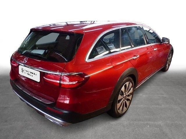 Gebraucht Mercedes E220 All-Terrain 194 PS (142 kW) 2019 Hyazinthrot  metalliclack Kombi