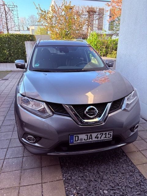 Grau Gebraucht 2017 Nissan X-Trail 360º SUV | 14.490 € (Superpreis) - Bild 1/4