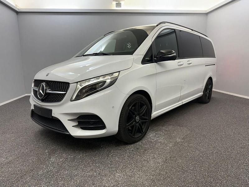 Weiß Gebraucht 2021 Mercedes V300 AMG line Van / Kleinbus | 49.999 € (Fairer Preis) - Bild 1/4