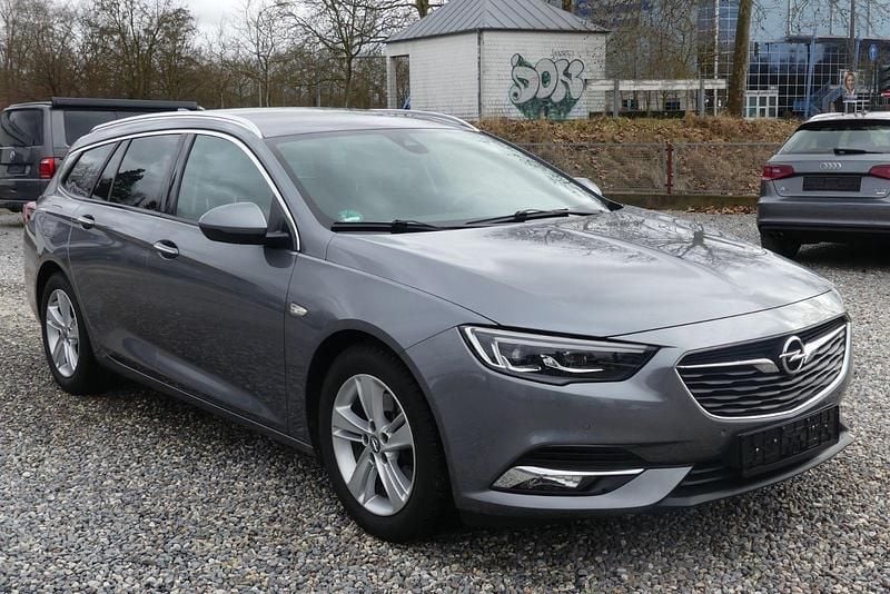 Usado Opel Insignia Innovation 165 HP (121 kW) 2017 Cinzento Carrinha