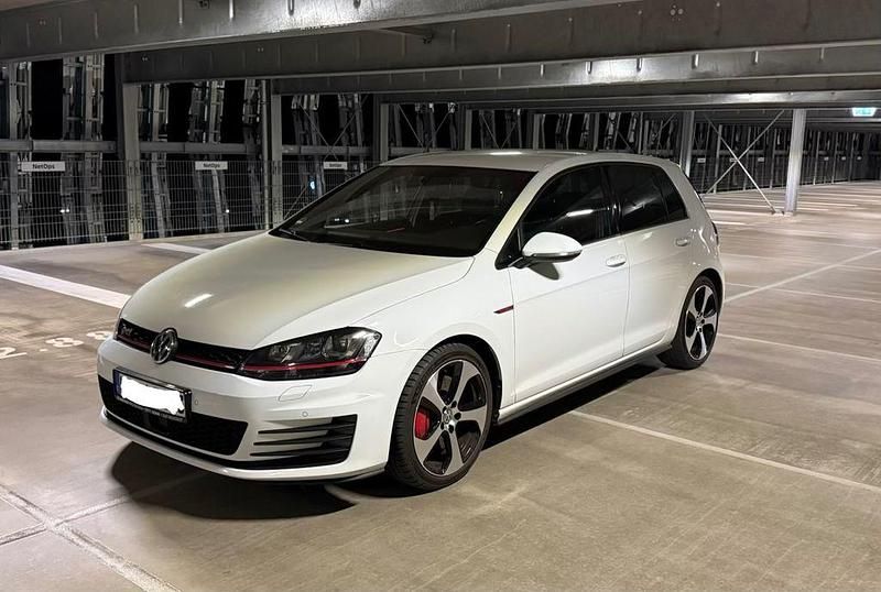 Weiß Gebraucht 2014 VW Golf VII GTI Limousine | 11.990 € (Guter Preis) - Bild 1/4