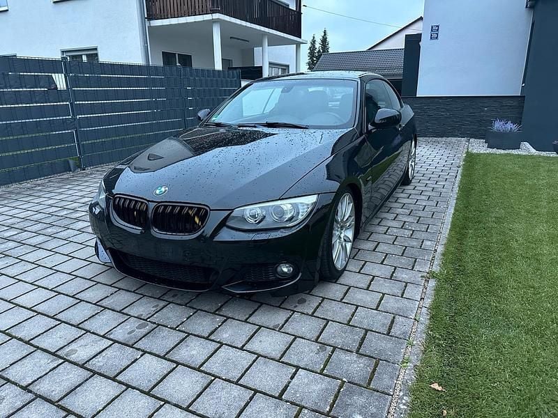 Schwarz Gebraucht 2012 BMW 330 Cabriolet M Sport Cabrio | 17.400 € (Fairer Preis) - Bild 1/4
