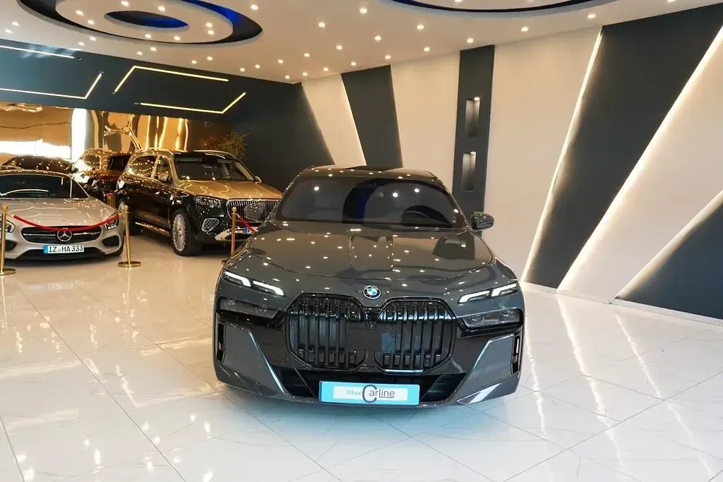 Gebraucht BMW 750e M Sport 313 PS (230 kW) 2024 Grau Limousine