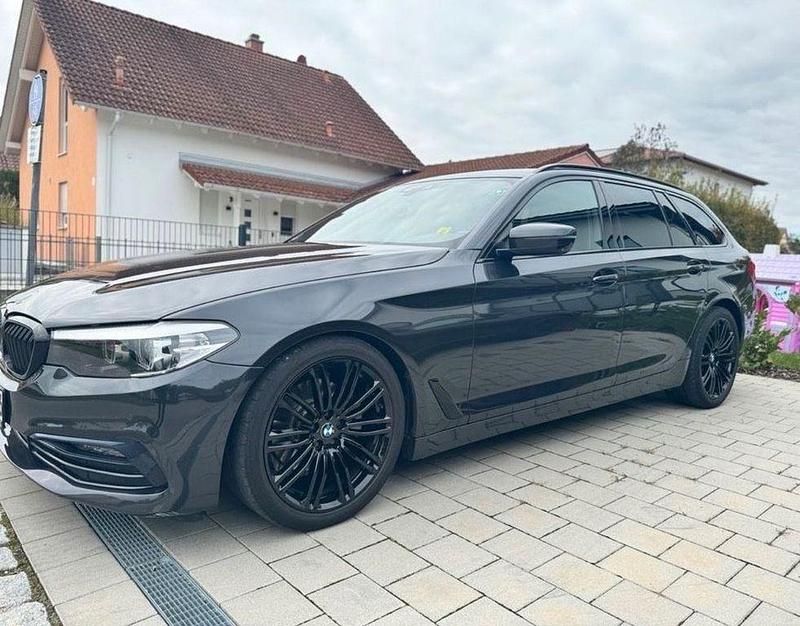 Gebraucht BMW 520 Sport Line 190 PS (139 kW) 2019 Grau Kombi