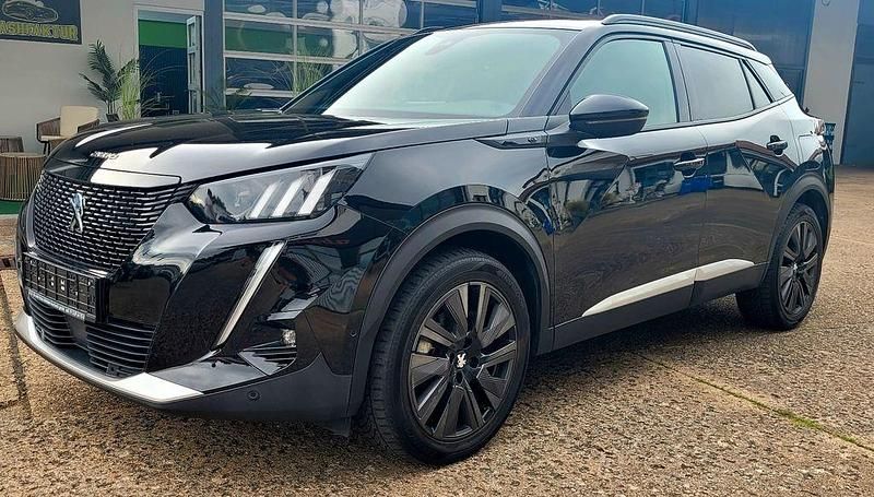 Schwarz Gebraucht 2020 Peugeot e-2008 GT SUV | 22.500 € (Teuer) - Bild 1/4