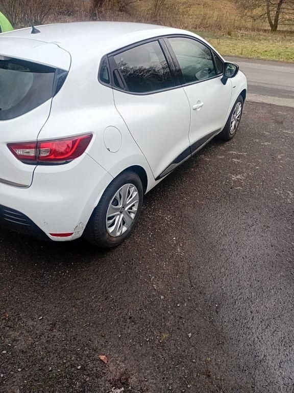 Gebraucht Renault Clio IV LIMITED 90 PS (66 kW) 2018 Weiß Limousine