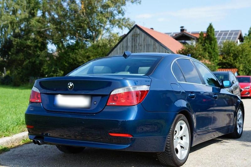 Second-hand BMW 525 192 CP (141 kW) 2004 Albastru Berlinǎ