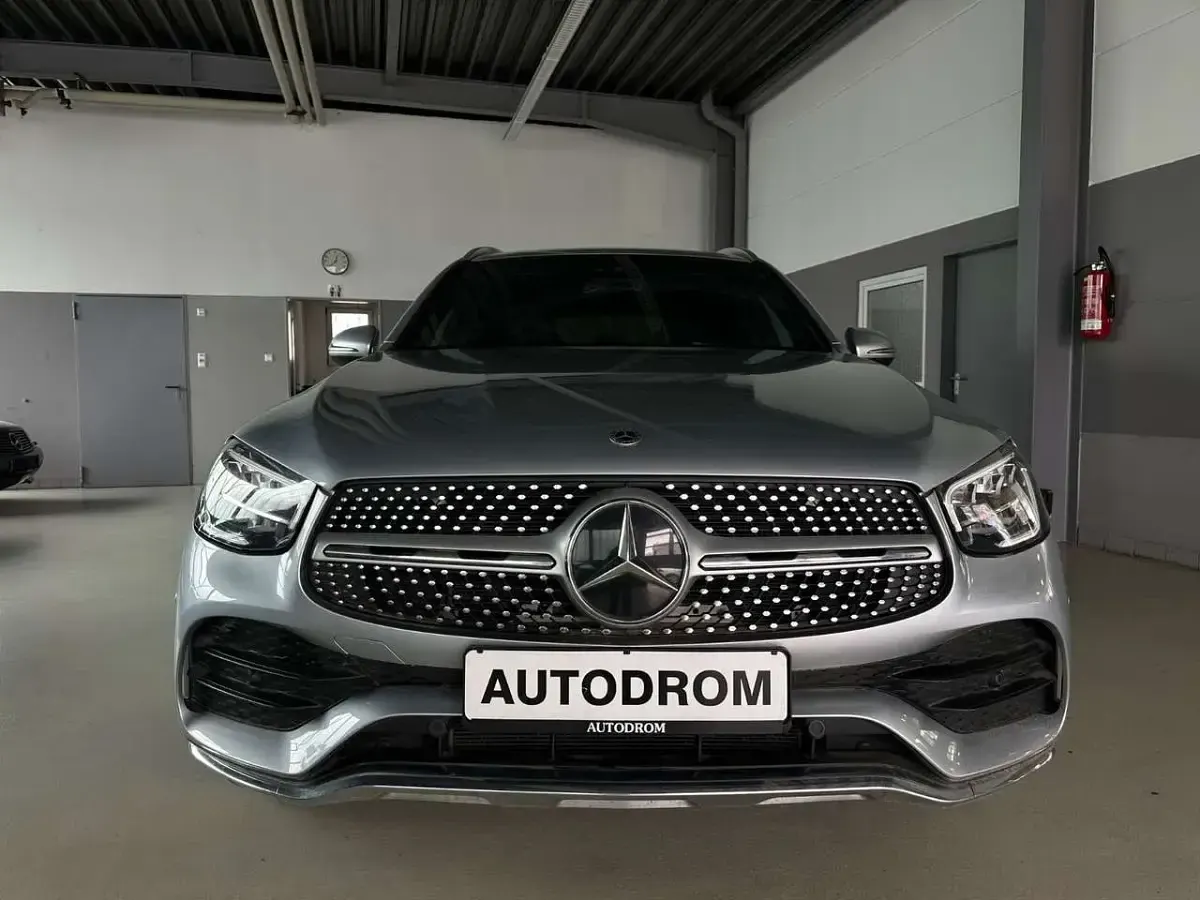 Gebraucht Mercedes GLC200 AMG line 163 PS (119 kW) 2022 Silber SUV