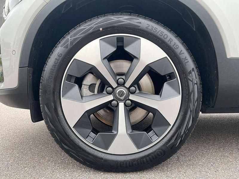 Gebraucht Volvo XC40 Plus 197 PS (144 kW) 2025 Silver dawn SUV