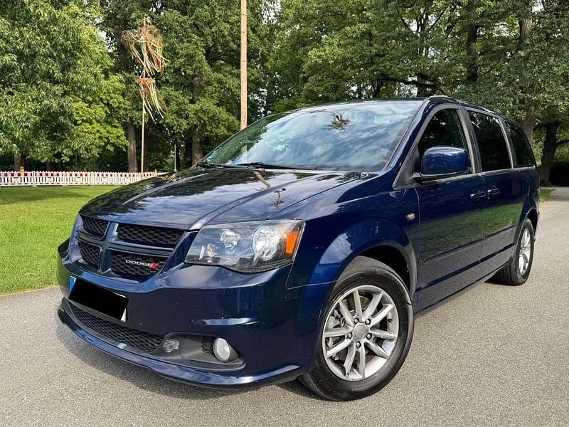 Blau Gebraucht 2014 Dodge Grand Caravan Van / Kleinbus | 9.900 € (Superpreis) - Bild 1/4