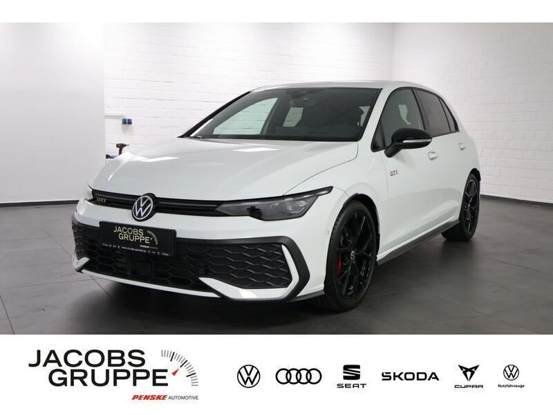 Pure white Gebraucht 2024 VW Golf VIII Style Limousine | 38.940 € (Superpreis) - Bild 1/4