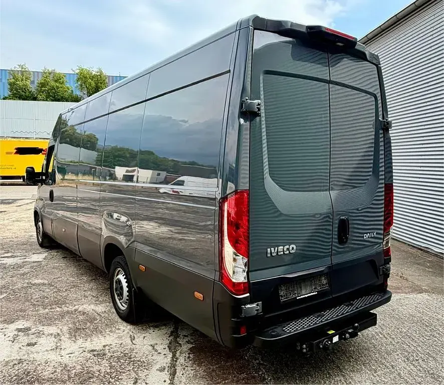 Gebraucht Iveco Daily 175 PS (128 kW) 2023 Grau Van / Kleinbus