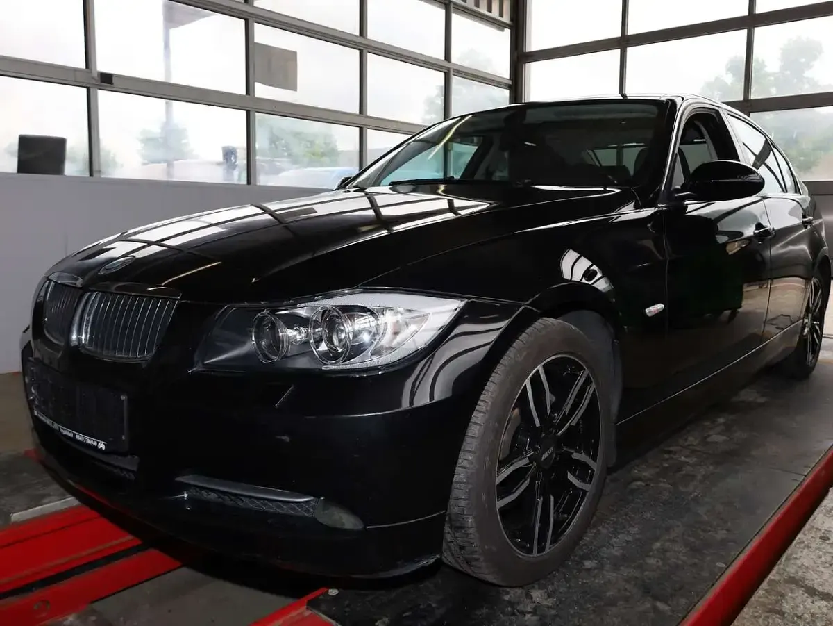 Używany BMW 330 258 KM (189 kW) 2005 Czarny Sedan/Limuzyna