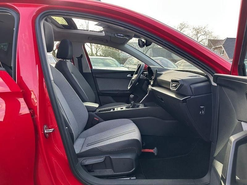 Gebraucht Seat Leon Style 131 PS (96 kW) 2022 Rot Limousine