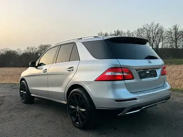 Gebraucht Mercedes ML350 258 PS (189 kW) 2012 Silber SUV