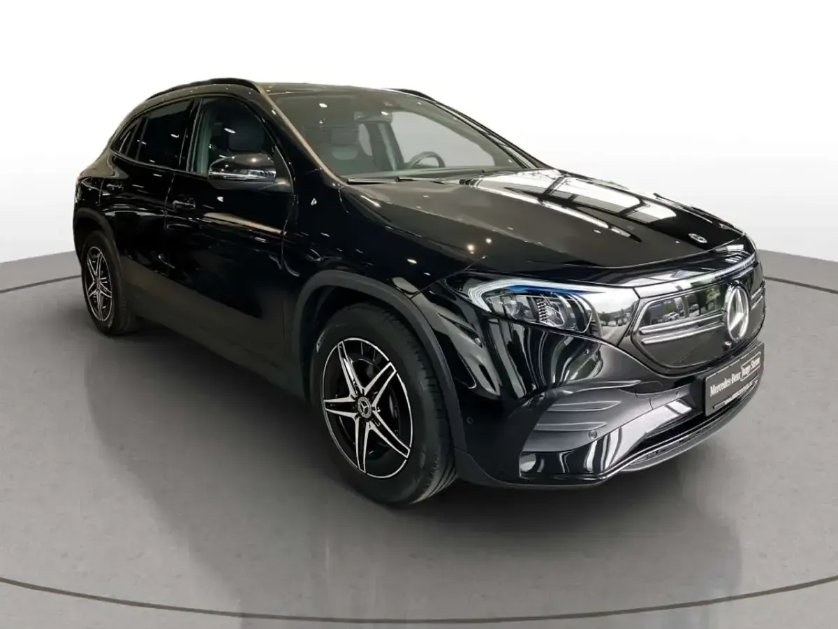 Gebraucht Mercedes EQA300 AMG line 167 kW (228 PS) 2024 Kosmosschwarz metallic SUV