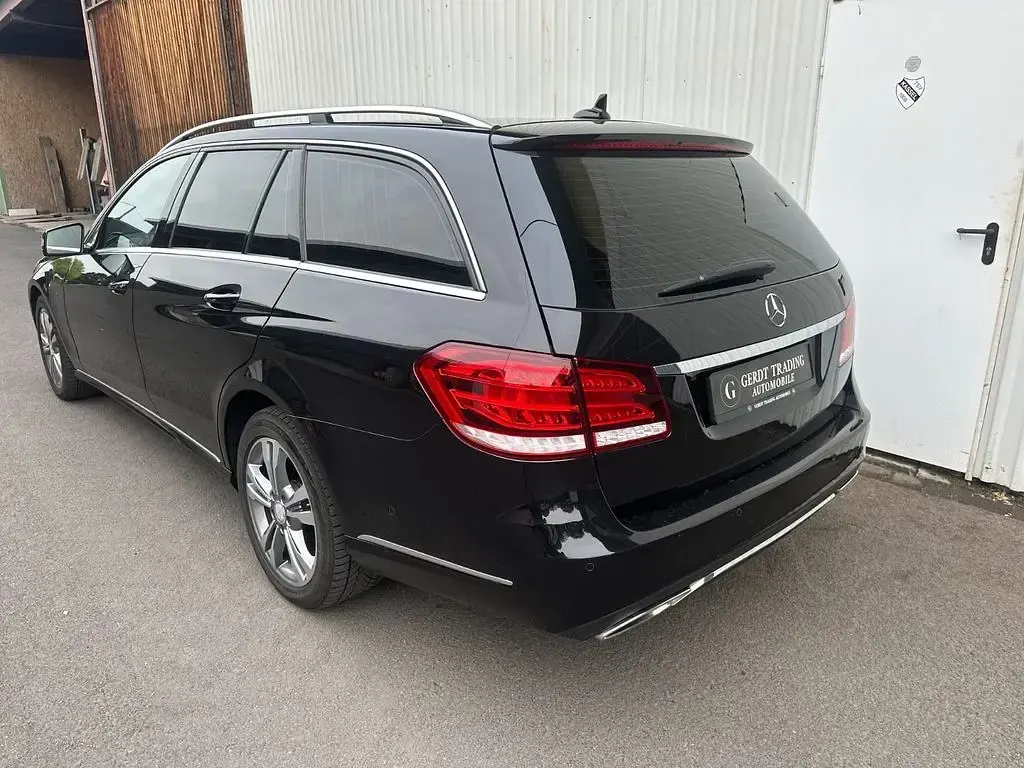 Gebraucht Mercedes E220 170 PS (125 kW) 2014 Schwarz Kombi