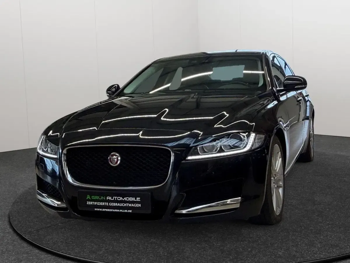 Gebraucht Jaguar XF Prestige 179 PS (131 kW) 2015 Schwarz Limousine