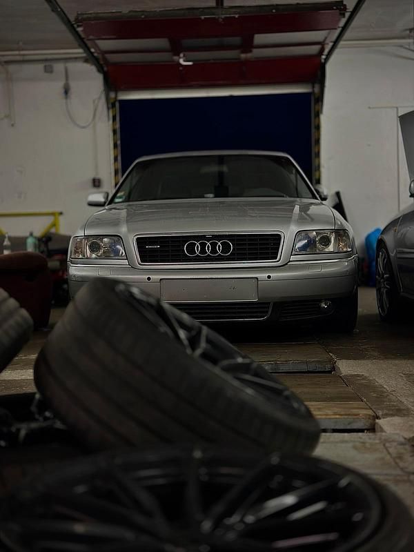 Usata Audi A8 180 CV (132 kW) 2002 Argento Berlina