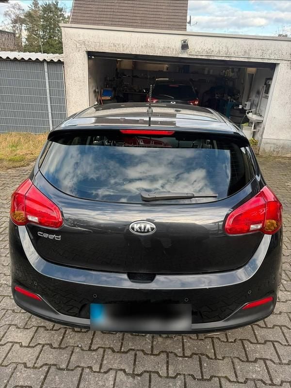Gebraucht Kia Ceed 99 PS (72 kW) 2015 Schwarz Kleinwagen