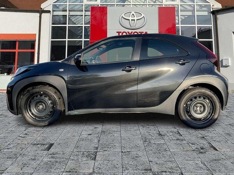 Gebraucht Toyota Aygo X Play 72 PS (52 kW) 2022 Black mica / ink SUV