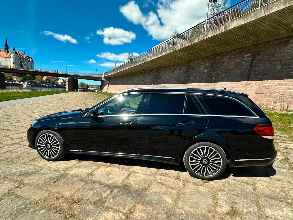 Gebraucht Mercedes E250 211 PS (155 kW) 2015 Schwarz Kombi