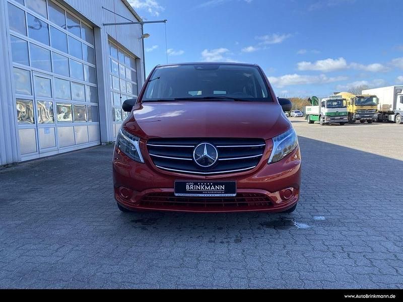 Gebraucht Mercedes Vito 190 PS (139 kW) 2022 Hyazinthrot metallic Van