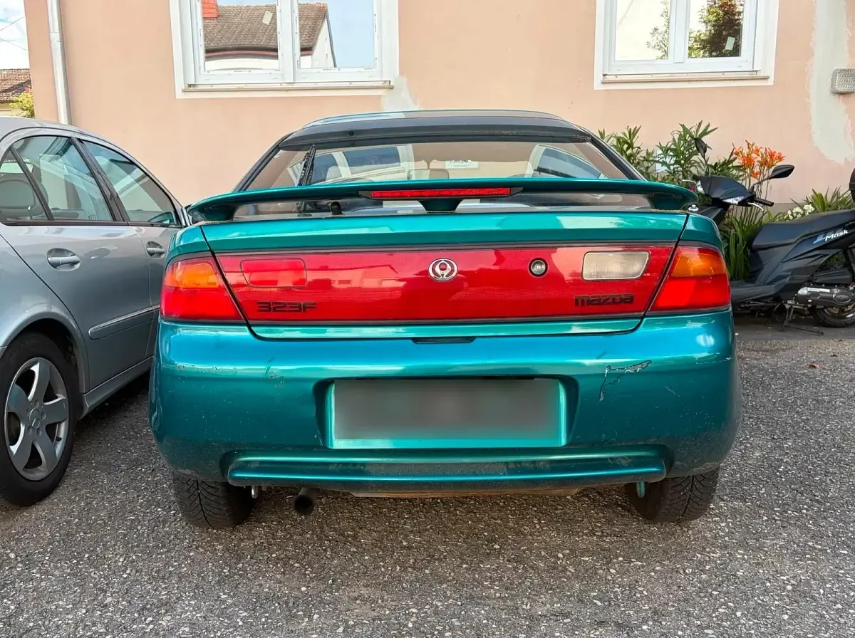 Gebraucht Mazda 323F 114 PS (83 kW) 1996 Grün Limousine