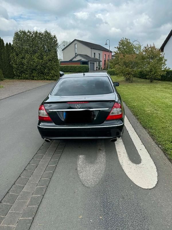 Gebraucht Mercedes E320 224 PS (164 kW) 2008 Schwarz Limousine