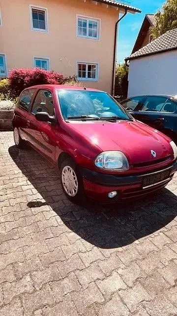 Gebraucht Renault Clio II 58 PS (42 kW) 2000 Rot Limousine