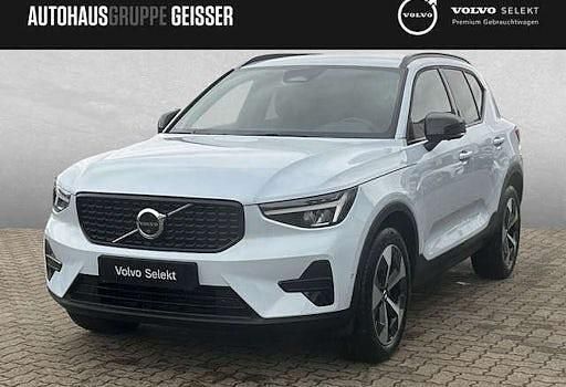 Neu Volvo XC40 Plus 163 PS (119 kW) 2025 Blau SUV