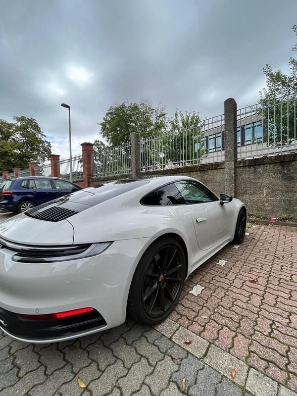 Grau Gebraucht 2021 Porsche 911 Carrera Coupé | 110.000 € (Fairer Preis) - Bild 1/4