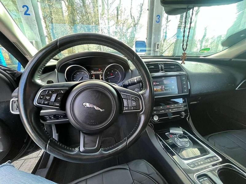 Gebraucht Jaguar XE Pure 179 PS (131 kW) 2015 Schwarz Limousine
