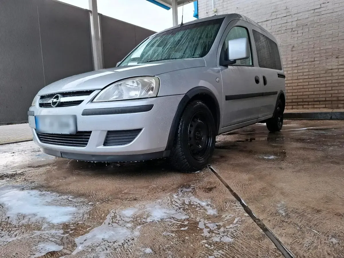 Gebraucht Opel Combo 90 PS (66 kW) 2004 Silber Van / Kleinbus