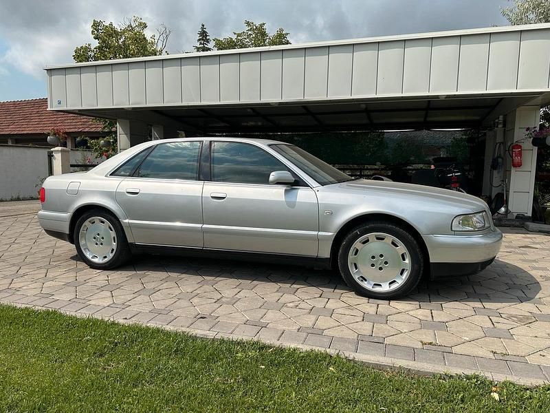 Silber Gebraucht 2002 Audi A8 Limousine | 15.000 € - Bild 1/4