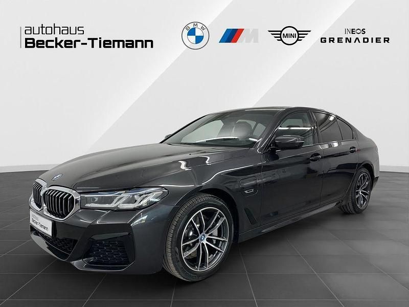 Sophistograu brillanteffekt Gebraucht 2022 BMW 530e Sport Line Limousine | 41.999 € (Fairer Preis) - Bild 1/4