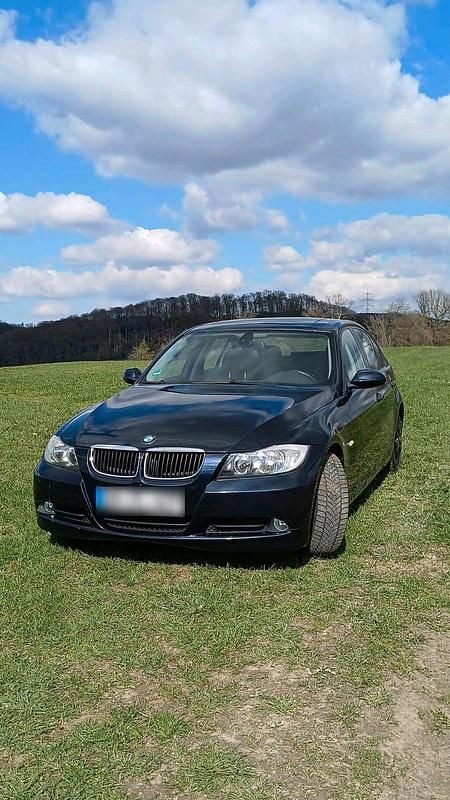 Gebraucht BMW 320 150 PS (110 kW) 2006 Blau Limousine