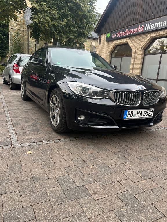 Schwarz Gebraucht 2016 BMW 318 Advantage Limousine | 9.190 € (Guter Preis) - Bild 1/4