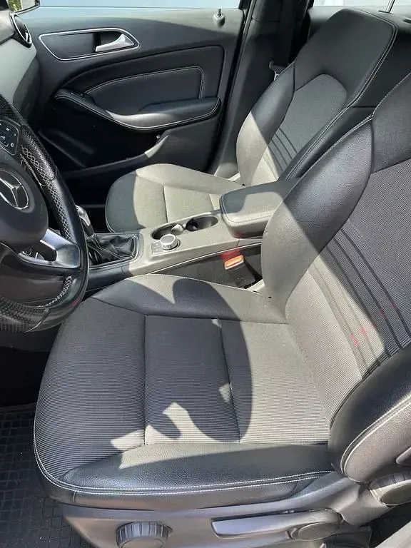 Gebraucht Mercedes B180 Urban 109 PS (80 kW) 2015 Schwarz Kleinwagen