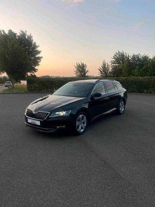 Schwarz Gebraucht 2018 Skoda Superb Style Kombi | 14.290 € (Guter Preis) - Bild 1/4