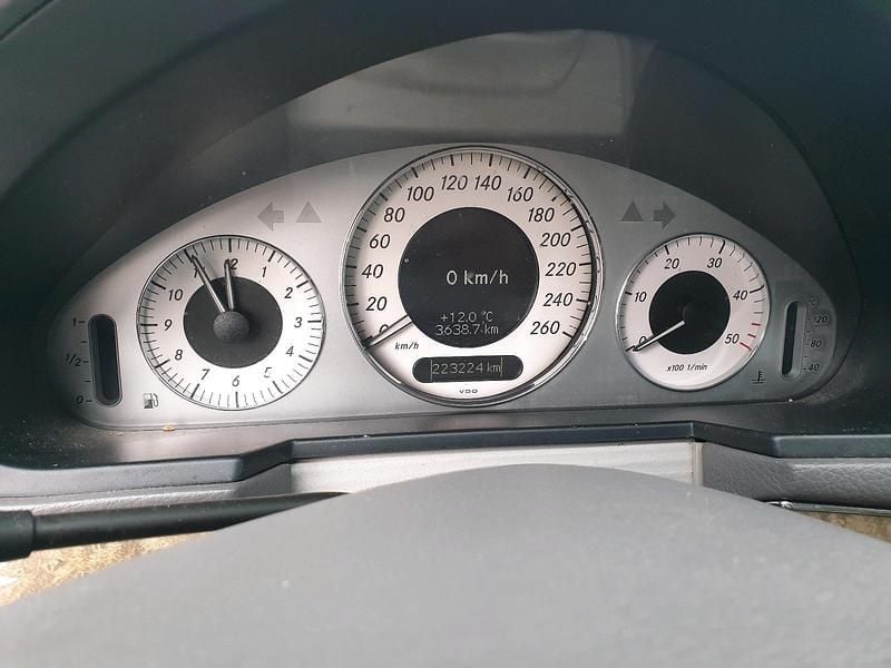 Gebraucht Mercedes E220 Avantgarde 170 PS (125 kW) 2006 Silber Kombi