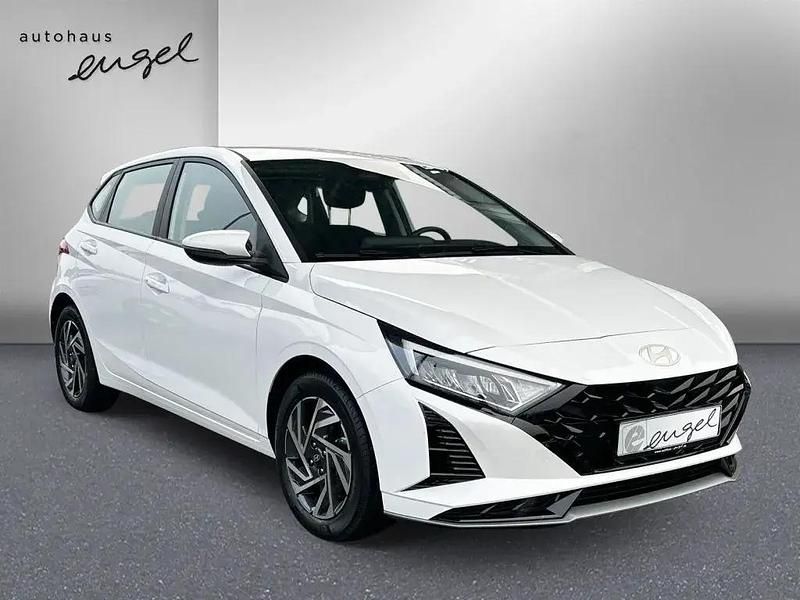 Gebraucht Hyundai i20 Trend 101 PS (74 kW) 2024 Weiß Limousine