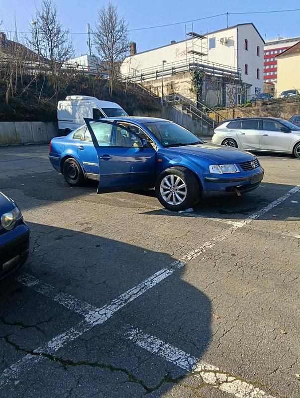 Gebraucht VW Passat 125 PS (91 kW) 2000 Blau Limousine