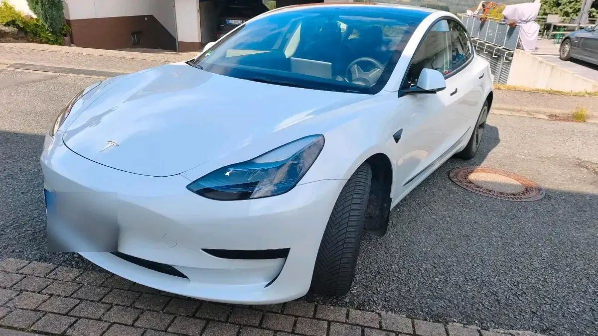 Gebraucht Tesla Model 3 Standard Range 208 kW (283 PS) 2023 Weiß Limousine
