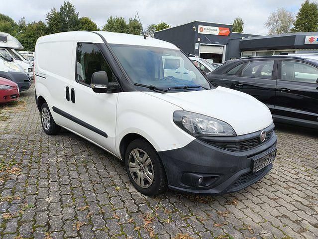 Weiß Gebraucht 2018 Fiat Doblò Van / Kleinbus | 8.990 € (Fairer Preis) - Bild 1/4